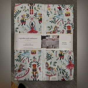 Cupcakes & Cashmere Nutcracker Round Tablecloth